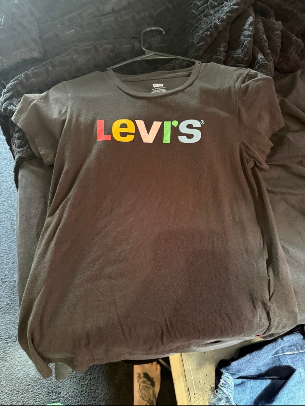 Levi's Black T-Shirt with Multicolor Logo